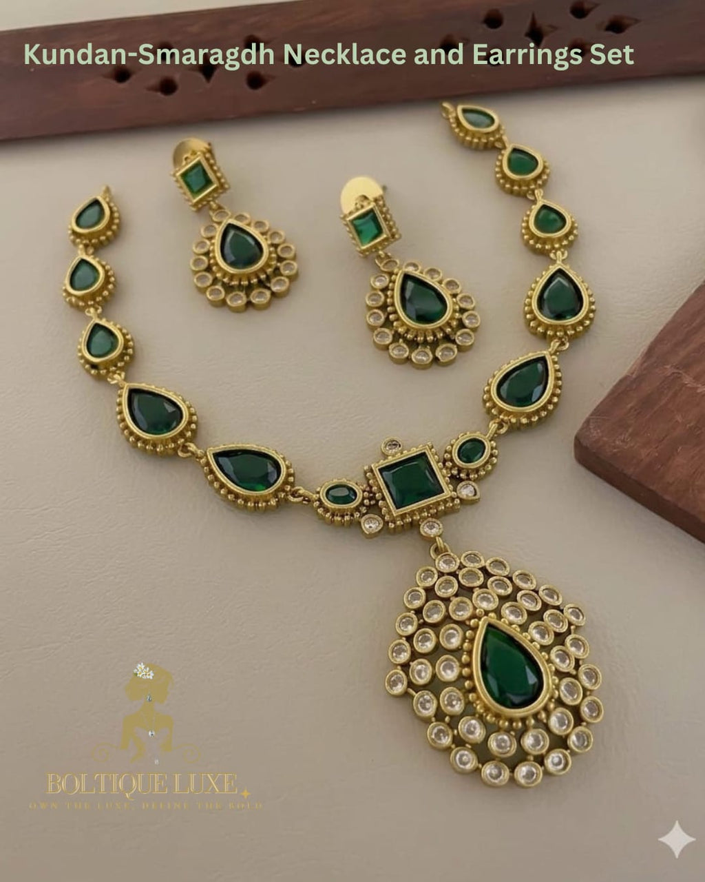Kundan-Smaragdh Necklace and Earrings Set