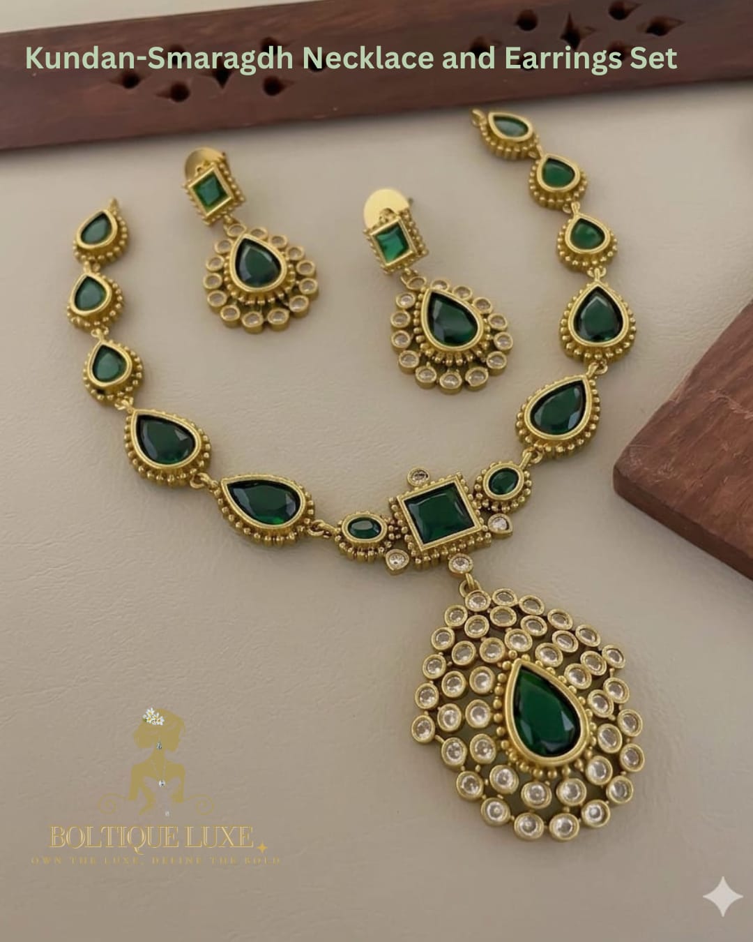 Kundan-Smaragdh Necklace and Earrings Set